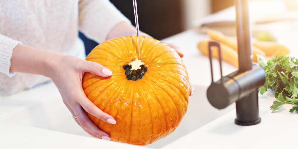 Salisbury Garden Center-Sherwood Park-Alberta-creative pumpkin ideas-cleaning off pumpkin